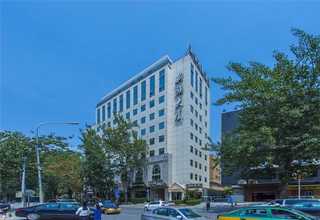 湖南长沙艾度巨迪定制衣柜和木工做衣柜哪个好